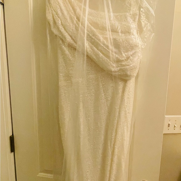 BADGLEY MISCHKA Sequin Asymmetric Drape Shoulder gown, Ivory, size 12 - Picture 7 of 7